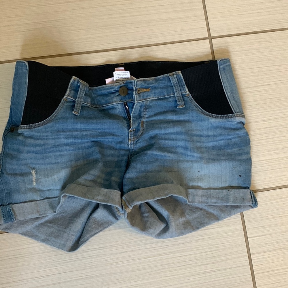 Maternity jean shorts size 2/26